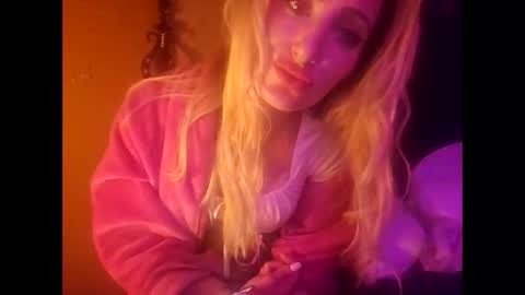 Snapshot of blondebellaaa3 chatting on February 16, 10:10 pm Gia  online show from February 16, 10:10 pm