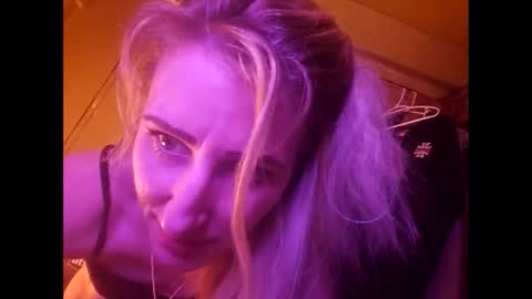 Snapshot of blondebellaaa3 chatting on February 12, 5:37 pm Gia  online show from February 12, 5:37 pm