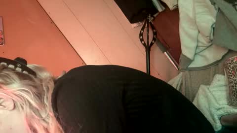 Snapshot of blondebellaaa3 chatting on March 4, 3:11 am Gia  online show from March 4, 3:11 am