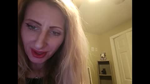 Snapshot of blondebellaaa3 chatting on January 13, 10:45 pm Gia  online show from January 13, 10:45 pm