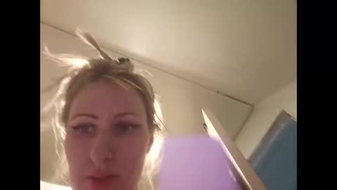 Snapshot of blondebellaaa3 chatting on January 2, 6:12 pm Gia  online show from January 2, 6:12 pm