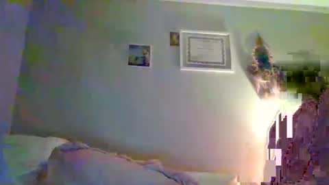 Snapshot of blondebellaaa3 chatting on December 8, 3:32 am Gia  online show from December 8, 3:32 am