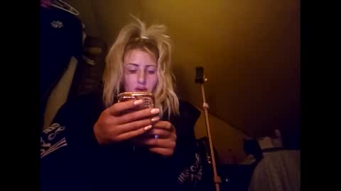 Snapshot of blondebellaaa3 chatting on January 16, 1:04 pm Gia  online show from January 16, 1:04 pm