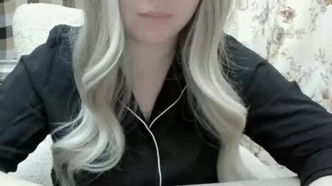 blondymargaret online show from March 9, 11:47 am