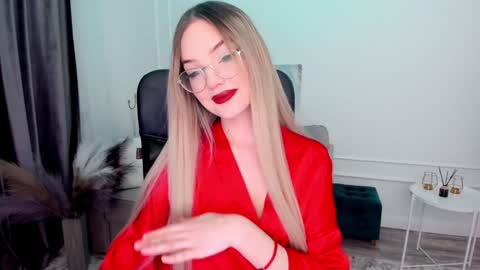 Sophia online show from February 3, 8:03 pm