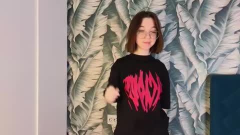 Bondicca online show from December 17, 11:25 am