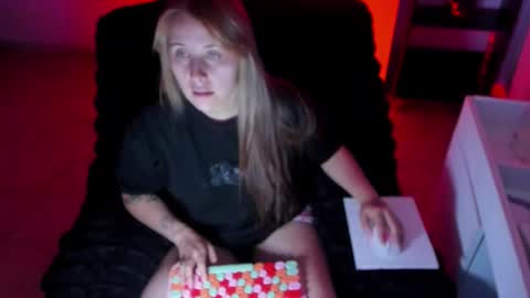 Bonnie Help me reach 500 likes online show from November 16, 10:21 pm