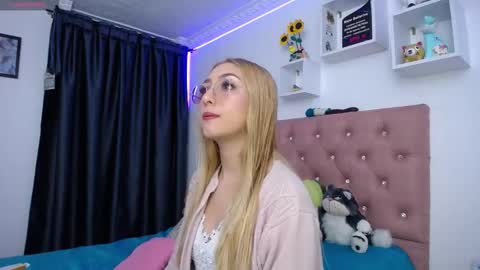 Snapshot of bonny_clyde_xx_ chatting on October 24, 3:24 am Soffy Brooks Independent model online show from October 24, 3:24 am