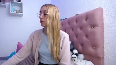 Soffy Brooks Independent model online show from November 9, 3:24 am