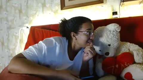 Queen Bon Vivantt online show from February 15, 3:42 am