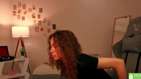 Snapshot of branchwithflowers chatting on October 22, 12:10 pm Lilly online show from October 22, 12:10 pm