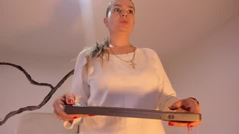    online show from January 31, 12:07 pm