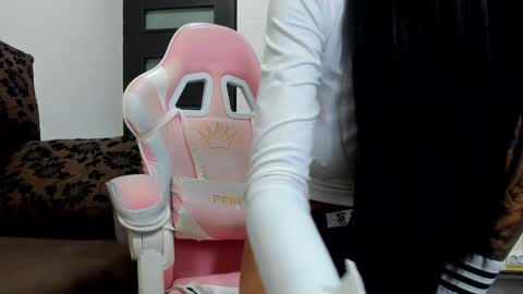 britney_charm online show from January 18, 5:31 am