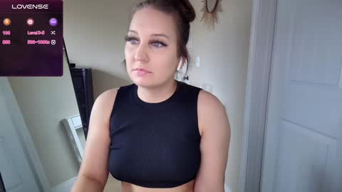 brookebee online show from December 8, 7:43 pm