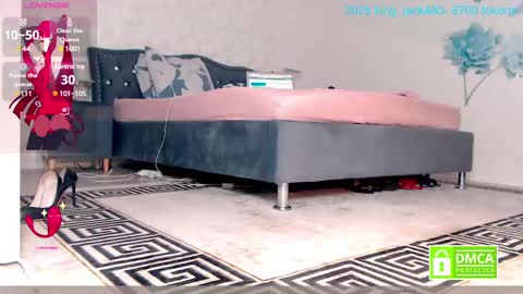 Snapshot of bubblebuttveronica chatting on March 1, 3:53 am Nylon queen  genuine model who bring pantyhose on chaturbate for first time   the others just copy my room for money  online show from March 1, 3:53 am