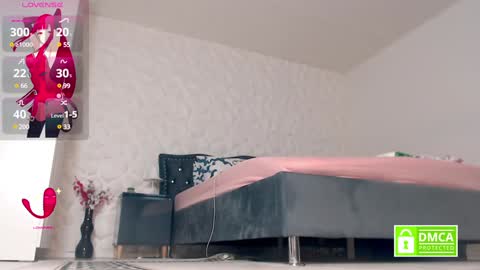Snapshot of bubblebuttveronica chatting on January 20, 12:15 am Nylon queen  genuine model who bring pantyhose on chaturbate for first time   the others just copy my room for money  online show from January 20, 12:15 am