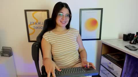 Camila online show from November 5, 9:31 pm