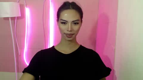 Camilla online show from March 8, 11:45 am