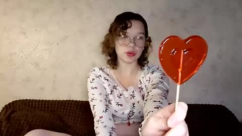 cammyrose_ online show from October 11, 7:27 pm