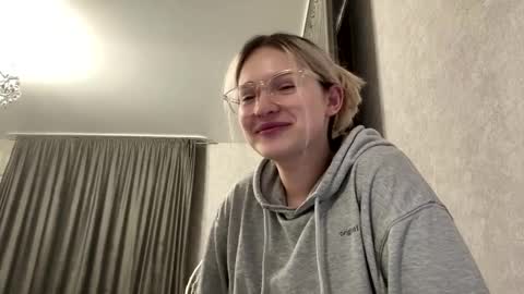 candelariahile online show from February 8, 2:21 pm