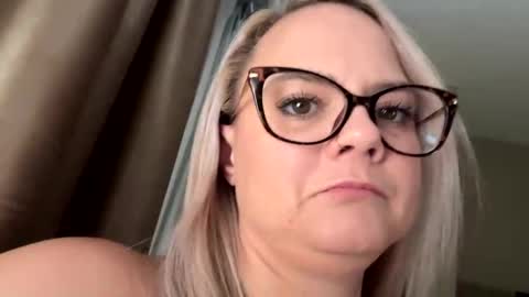 Snapshot of candicewlahna chatting on September 23, 12:36 pm candicewlahna online show from September 23, 12:36 pm