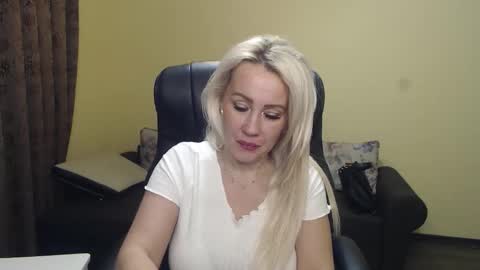 candy_hellenx online show from January 15, 5:35 am