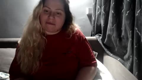 Laura online show from February 22, 9:37 pm