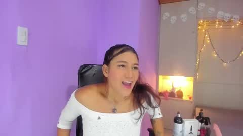  Dulce Maria  online show from October 2, 8:03 pm