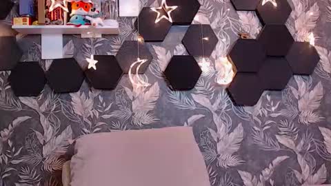 Mia online show from November 21, 4:36 am