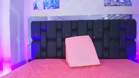 Aura  online show from March 5, 12:00 pm