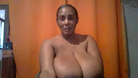 Snapshot of caramelchoc81 chatting on September 15, 12:46 pm candylious81 online show from September 15, 12:46 pm