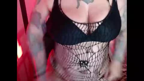 Snapshot of carmillaross chatting on December 31, 12:36 pm CARMILLA ROSS online show from December 31, 12:36 pm