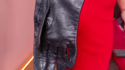 CaroJhones online show from October 9, 7:01 am