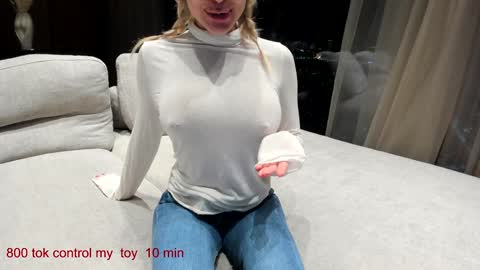 Lina.I will online 2 December   online show from December 25, 2:45 pm