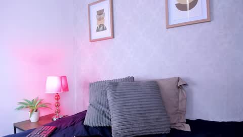  Caroline  online show from October 17, 3:48 pm