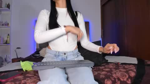 Snapshot of caroline_m8 chatting on October 12, 12:35 am CAROLINE online show from October 12, 12:35 am