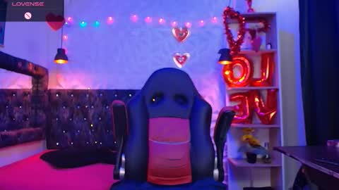 Snapshot of carolinescoth_dl chatting on March 12, 6:53 pm Caroline Scoth online show from March 12, 6:53 pm