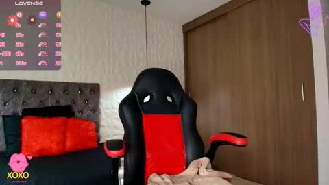 Snapshot of carolinescoth_dl chatting on September 15, 7:43 pm Caroline Scoth online show from September 15, 7:43 pm