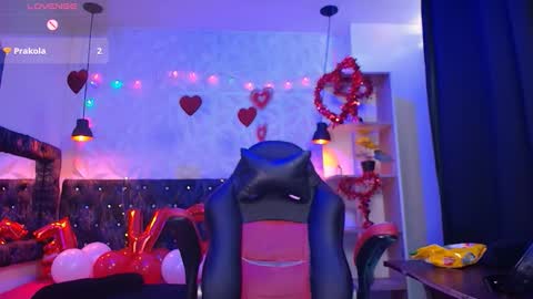 Snapshot of carolinescoth_dl chatting on February 15, 6:12 pm Caroline Scoth online show from February 15, 6:12 pm