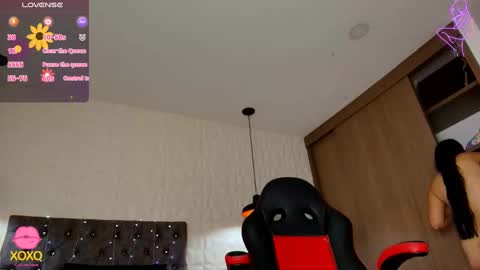 Snapshot of carolinescoth_dl chatting on September 13, 6:27 pm Caroline Scoth online show from September 13, 6:27 pm