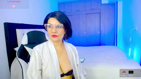 CarolinneFiotti online show from December 2, 2:52 pm