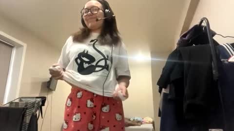 Emilia online show from December 4, 3:20 am