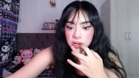 Snapshot of cat_mila_ chatting on October 22, 5:56 am Mila online show from October 22, 5:56 am