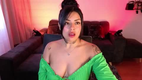 Catalina online show from December 14, 9:42 pm