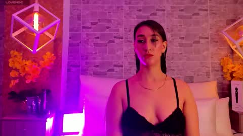 CatalinnaThompson online show from November 6, 12:00 pm