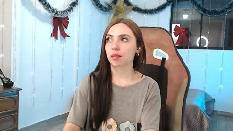 Snapshot of cattleya069 chatting on December 31, 11:42 am  Cattleya you can tell me Leya too.     online show from December 31, 11:42 am