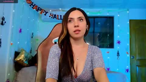 Snapshot of cattleya069 chatting on October 28, 3:34 am  Cattleya you can tell me Leya too.     online show from October 28, 3:34 am