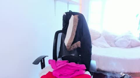 celeste_bonnet1 online show from November 26, 8:43 pm