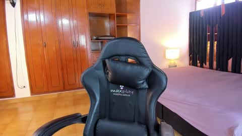 SARA  online show from December 18, 8:35 pm