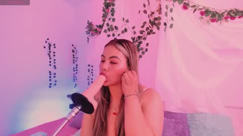 Hello guys my name is Sofi and Lizzie and  Vanessa online show from November 5, 2:44 pm